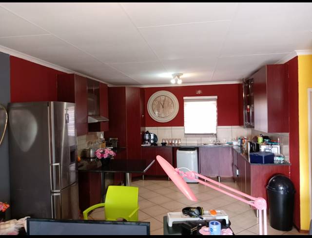 2 BEDROOM TOWNHOUSE FOR SALE IN ALBERTSDAL